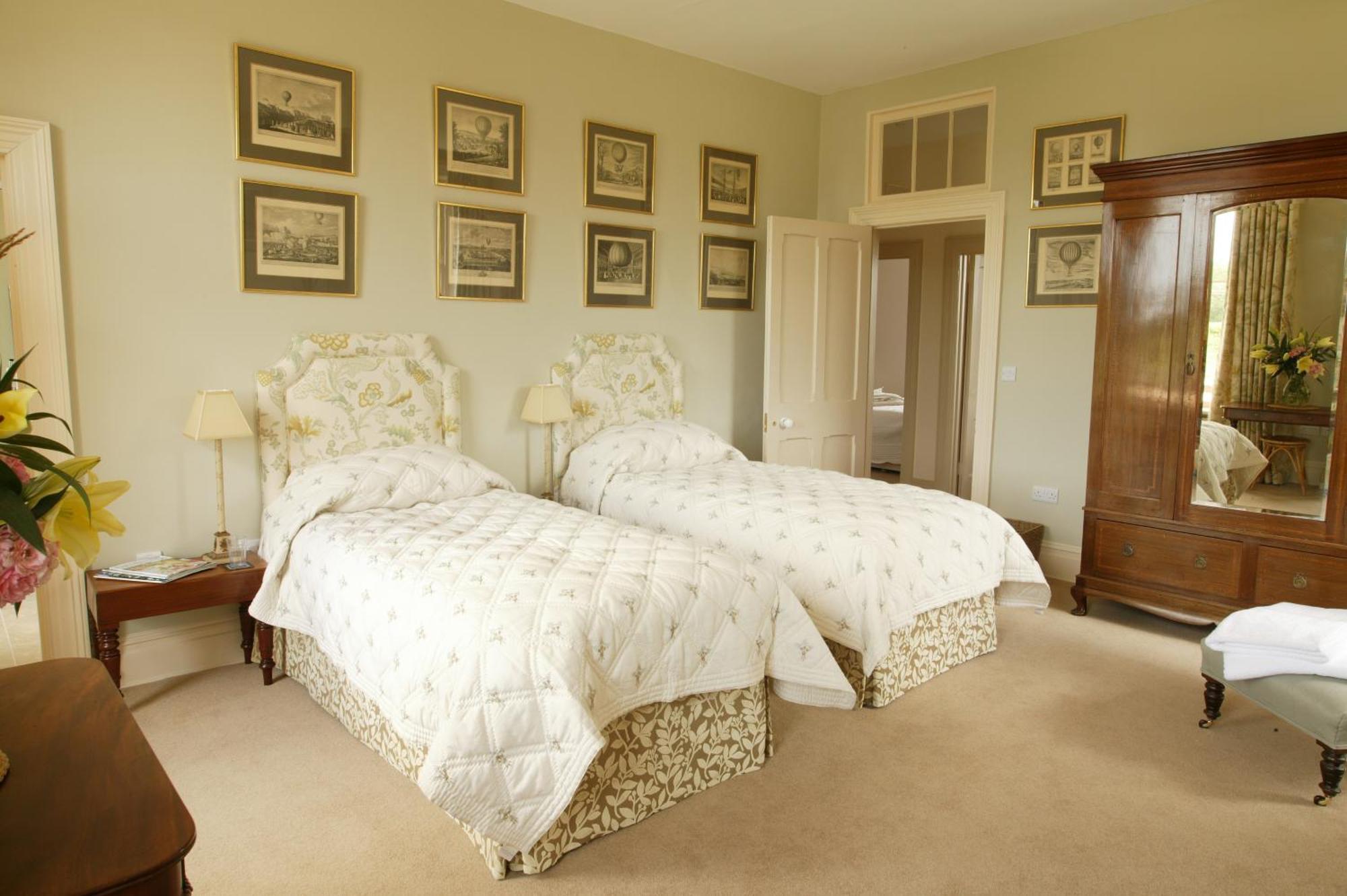 Overtown Manor Bed And Breakfast Swindon Eksteriør billede